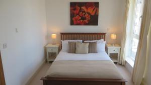 a bedroom with a large bed with two night stands at Citystay Living - The Vie in Cambridge