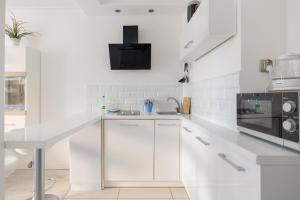Kuchyňa alebo kuchynka v ubytovaní Rondo ONZ Business Apartment