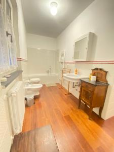a bathroom with two sinks and two toilets at Villa Arancia Quiet, Central, Parking and Air Conditioning in Levanto