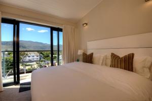 เตียงในห้องที่ Whale Coast All-Suite-Hotel - DCC Hotel Group