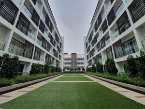 an empty courtyard in an apartment building at Aeropod Studio- Laxzone Suite in Kota Kinabalu