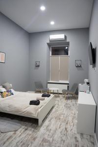 Posteľ alebo postele v izbe v ubytovaní Soho Apartments Lviv