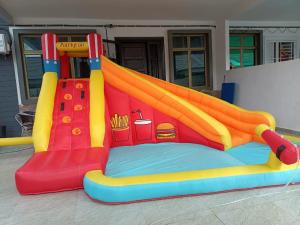 Area permainan anak di Rumah Armand Tg Minyak Sungai Udang Melaka 4BR Fully Aircond