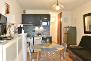Köök või kööginurk majutusasutuses Le Byblos 9 - Vue Mer - Climatisation