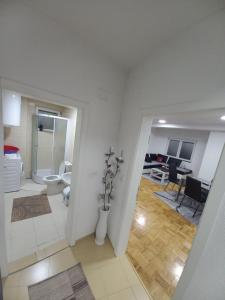 Μια τηλεόραση ή/και κέντρο ψυχαγωγίας στο Apartment Martin +45 φωτογραφίες