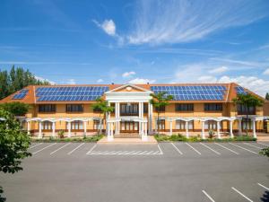 a building with solar panels on the roof at Vinum Hotel in Kiskőrös