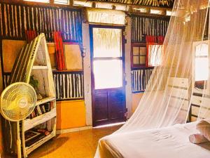 Llit o llits en una habitació de Beachfront Casa Maya Lodge
