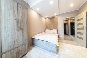 Postel nebo postele na pokoji v ubytování APARTVIP Akademicka