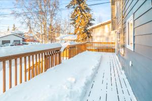 Gallery image of Midtown Anchorage Basecamp Condo A in Anchorage
