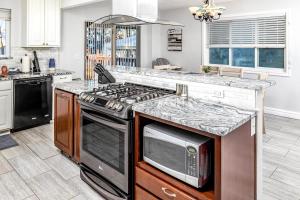 Gallery image of Midtown Anchorage Basecamp Condo A in Anchorage