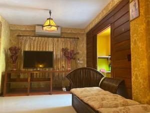 TV a/nebo společenská místnost v ubytování Nokkamin Home Chiang Dao