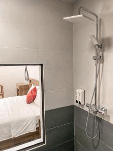 Ванна кімната в Hotel A18 Lào Cai