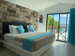 Postel nebo postele na pokoji v ubytování Hotel Aldea 19 Bacalar + 37 fotografií