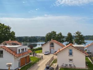 Foto da galeria de Modernes Ferienhaus mit Kamin und Sauna am Altdorfer See, Hunde sind herzlich Willkommen em Krakow am See