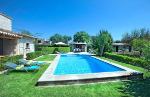 Bazén v ubytovaní Owl Booking Villa Xisca - 18 min Walk to the Old Town alebo v jeho blízkosti