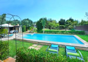 Bazén v ubytovaní Owl Booking Villa Xisca - 18 min Walk to the Old Town alebo v jeho blízkosti
