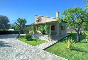 Vonkajšia záhrada v ubytovaní Owl Booking Villa Xisca - 18 min Walk to the Old Town