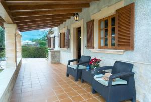 Balkón alebo terasa v ubytovaní Owl Booking Villa Xisca - 18 min Walk to the Old Town
