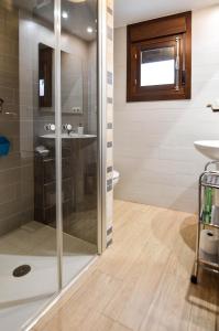 A bathroom at Apartamentos Turísticos Toledo