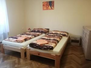 En eller flere senger på et rom på Privat Bohemia