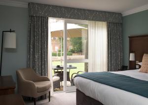 Postel nebo postele na pokoji v ubytování Bush Hotel Farnham
