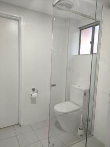 A bathroom at T&V Suites