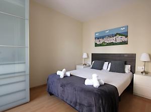 Postel nebo postele na pokoji v ubytování MUNNE - Spacious apartment FC Barcelona