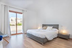 Postel nebo postele na pokoji v ubytování Casa Juavert by Mallorca House Rent