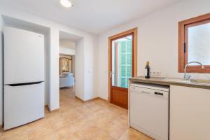 Kuchyň nebo kuchyňský kout v ubytování Casa Juavert by Mallorca House Rent