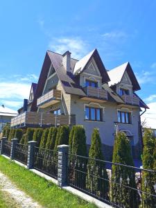 Το κτήριο όπου στεγάζεται  το διαμέρισμα