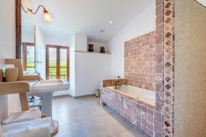 A bathroom at Finca Sa Real by Mallorca House Rent