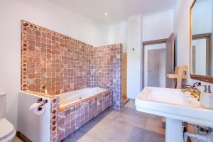 A bathroom at Finca Sa Real by Mallorca House Rent