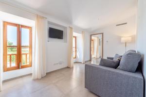 A television and/or entertainment centre at Finca Sa Real by Mallorca House Rent