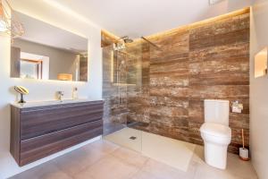 A bathroom at Finca Sa Real by Mallorca House Rent