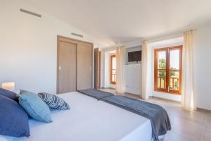 A bed or beds in a room at Finca Sa Real by Mallorca House Rent