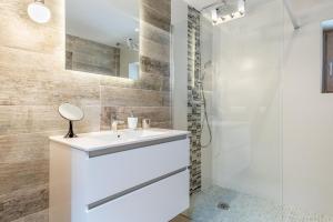 A bathroom at Finca Sa Real by Mallorca House Rent
