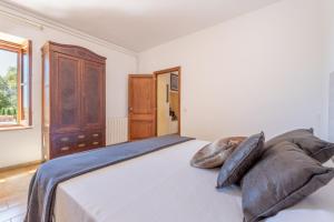 A bed or beds in a room at Finca Sa Real by Mallorca House Rent