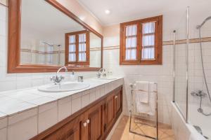 A bathroom at Finca Sa Real by Mallorca House Rent