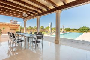 Der Swimmingpool an oder in der Nähe von Finca Sa Era by Mallorca House Rent