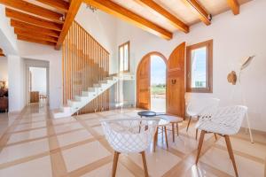 Ein Sitzbereich in der Unterkunft Finca Sa Era by Mallorca House Rent