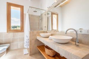 Ein Badezimmer in der Unterkunft Finca Sa Era by Mallorca House Rent