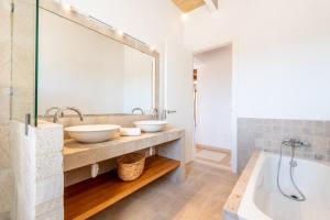 Ein Badezimmer in der Unterkunft Finca Sa Era by Mallorca House Rent