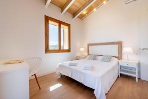Ein Bett oder Betten in einem Zimmer der Unterkunft Finca Sa Era by Mallorca House Rent