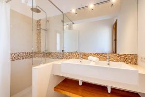 Ein Badezimmer in der Unterkunft Finca Sa Era by Mallorca House Rent