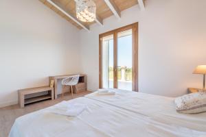 Ein Bett oder Betten in einem Zimmer der Unterkunft Finca Sa Era by Mallorca House Rent