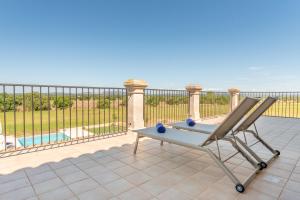 Ein Balkon oder eine Terrasse in der Unterkunft Finca Sa Era by Mallorca House Rent