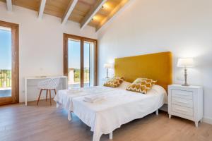 Ein Bett oder Betten in einem Zimmer der Unterkunft Finca Sa Era by Mallorca House Rent