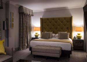 Postel nebo postele na pokoji v ubytování Bush Hotel Farnham