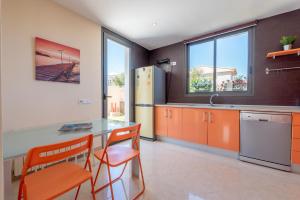 Kuchyň nebo kuchyňský kout v ubytování Villa Varadero by Mallorca House Rent