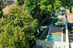 an overhead view of a yard with a swimming pool and trees at bnapartments Cedofeita in Porto